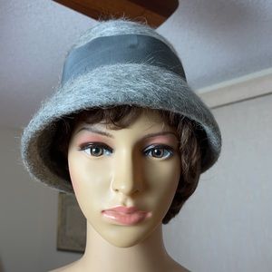 CLOVER LANE Vintage Cloche Hat, 1960s100% Wool Felt, Grosgrain Ribbon S